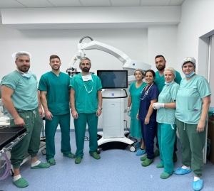Novi operacijski mikroskop Zeiss Tivato 700 i prva operacija u novoj neurohirurškoj sali KB „Dr. Safet Mujić“ Mostar